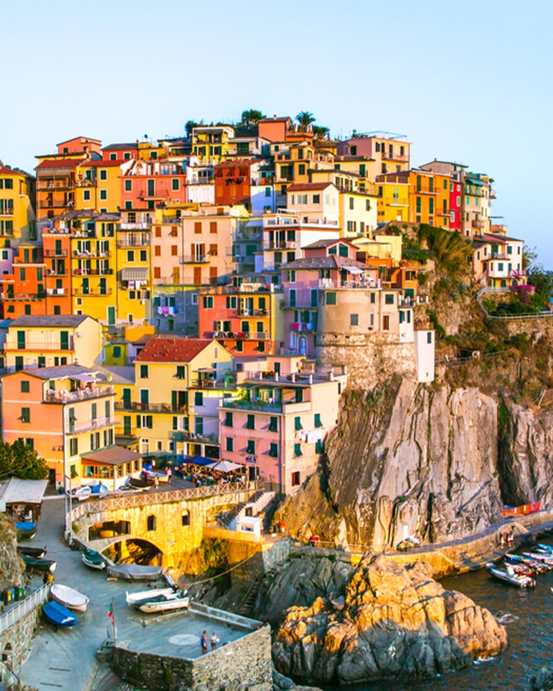 Picturesque coastal village of Manarola, Cinque Terre, Italy.