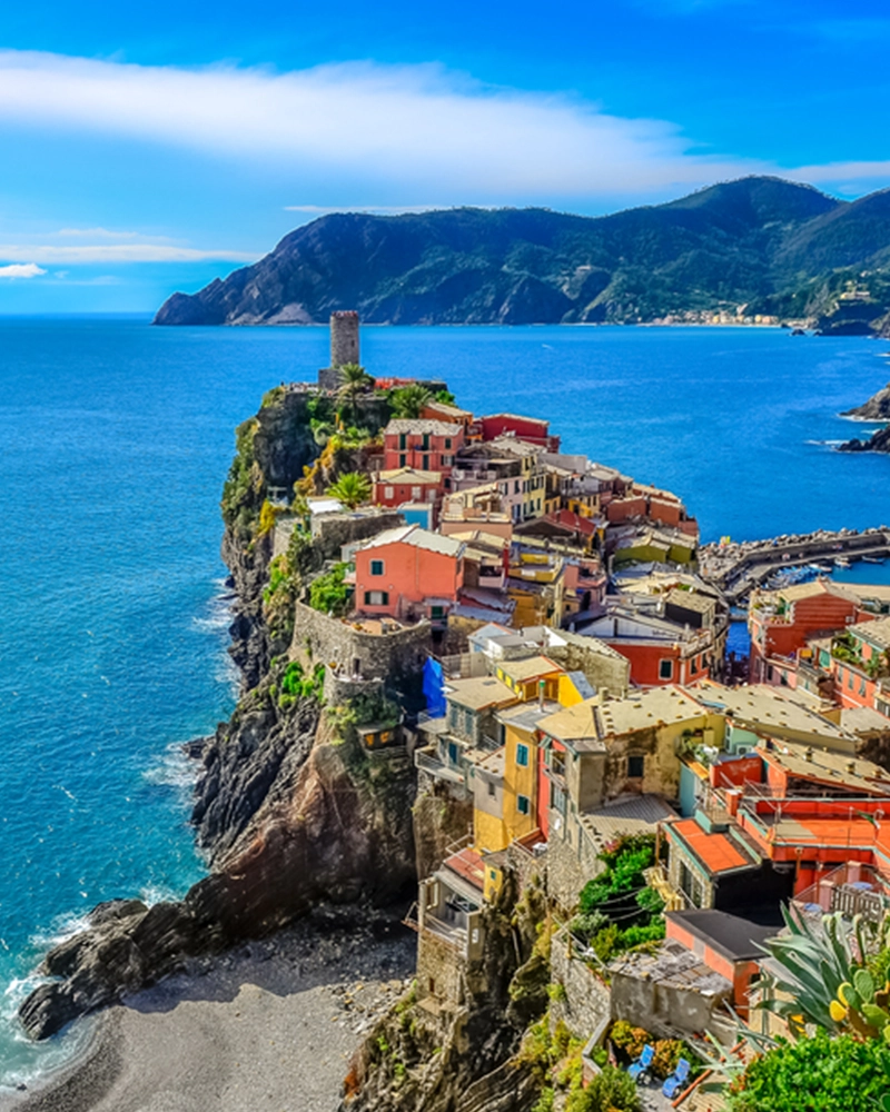 Picturesque coastal village of Manarola, Cinque Terre, Italy.